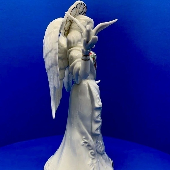 𝅺Sf Music Box Porcelain Angel/Gold Trim - Picture 5 of 6